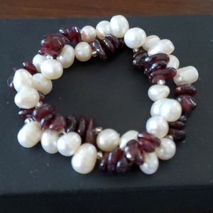 VINTAGE CULTURED PEARL AND GENUINE GARNETS BRACELE